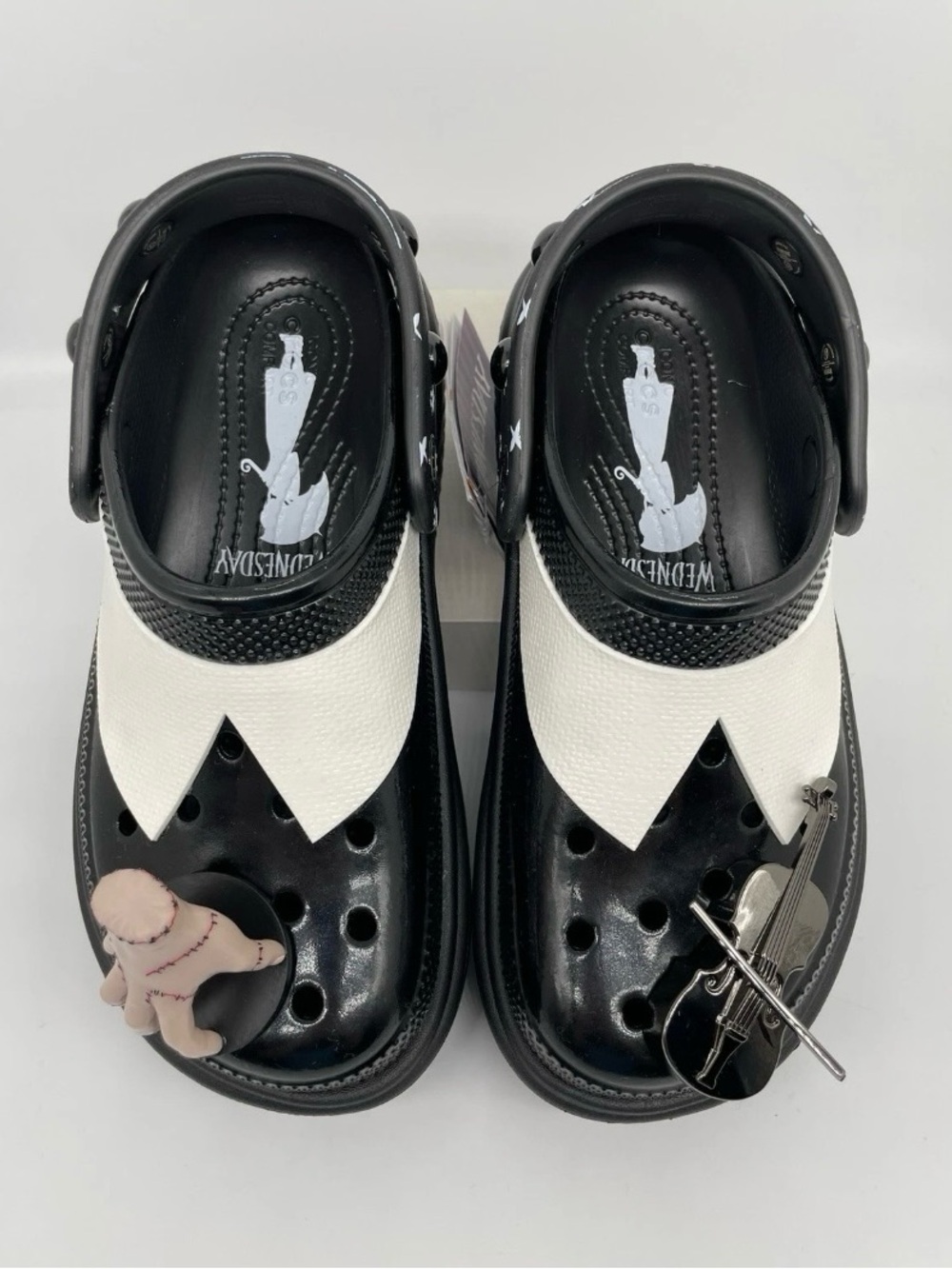 NWT Crocs X Wednesday Addams Stomp Clog Woman’s Size 7 - Thing & Chello Jibbitz - Picture 5 of 9
